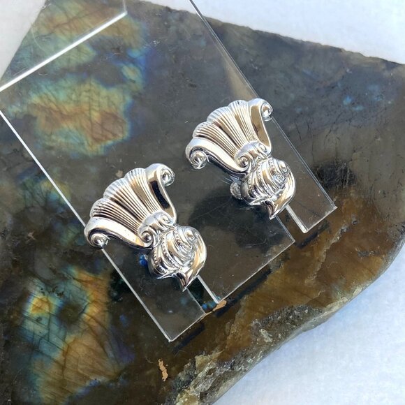 VTG Wallace Sterling Silver Hollow "Romance Of The Sea" Screwback Earrings - Picture 2 of 16